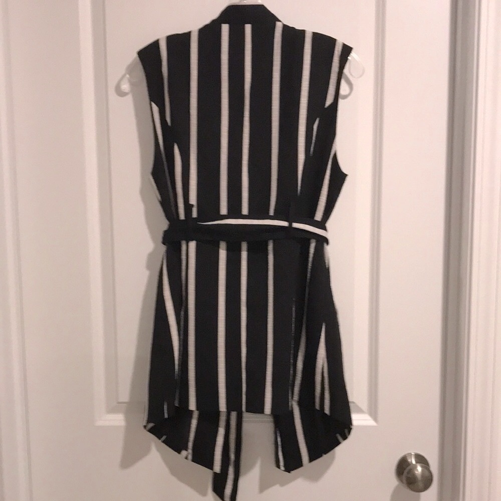 NWOT- Elliatt Black & White Striped Long Vest with Sash Belt - Picture 3 of 15
